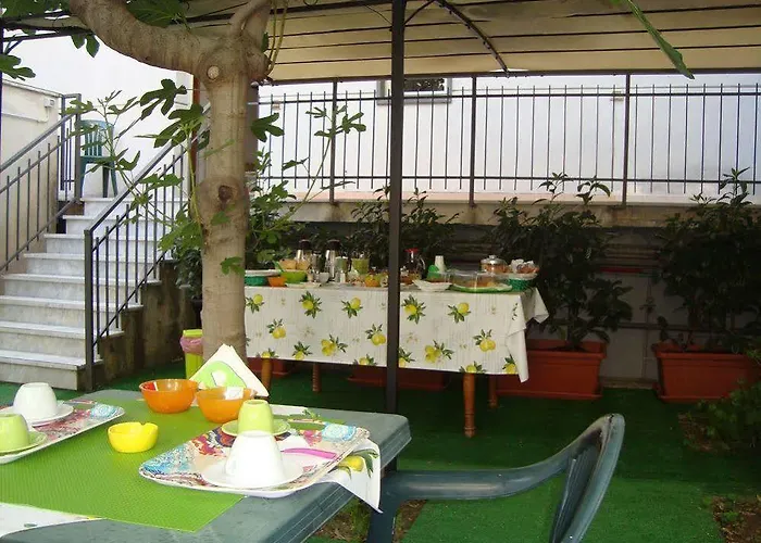 Retro בית הארחה 4*